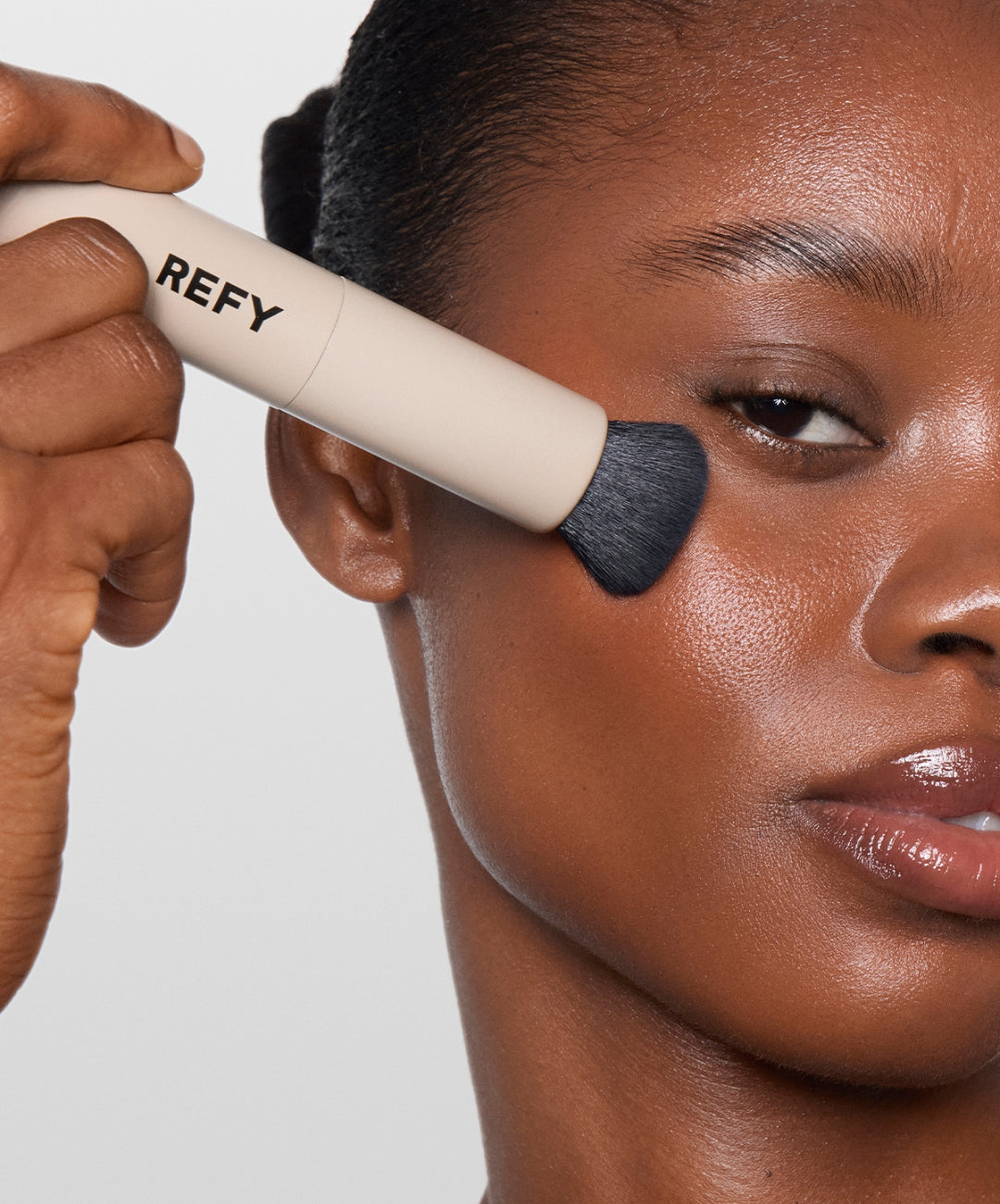 | desc: | text: light Dense Brush designed for precisely blending and building