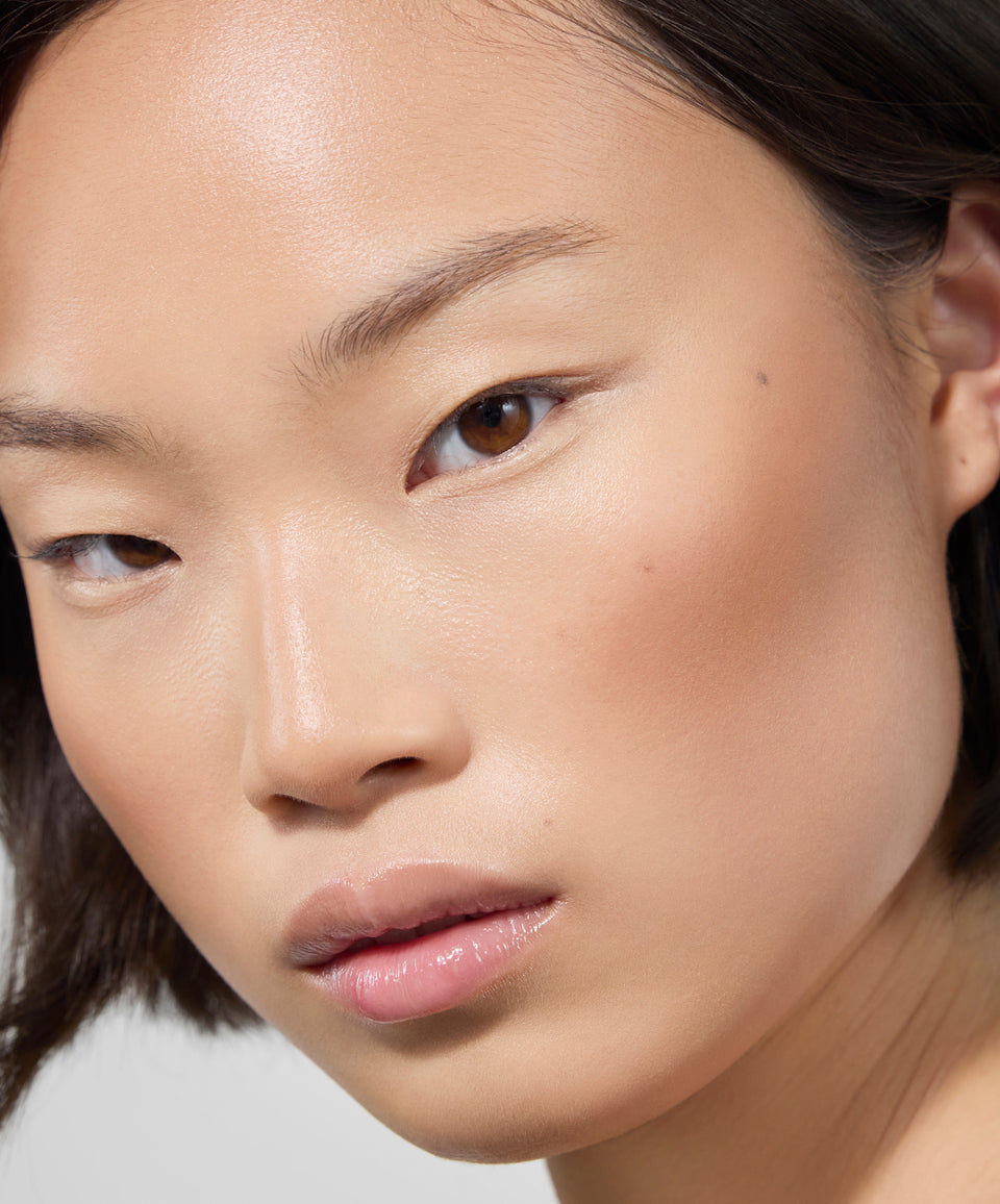 | desc: Wenli wears shade Dune 
