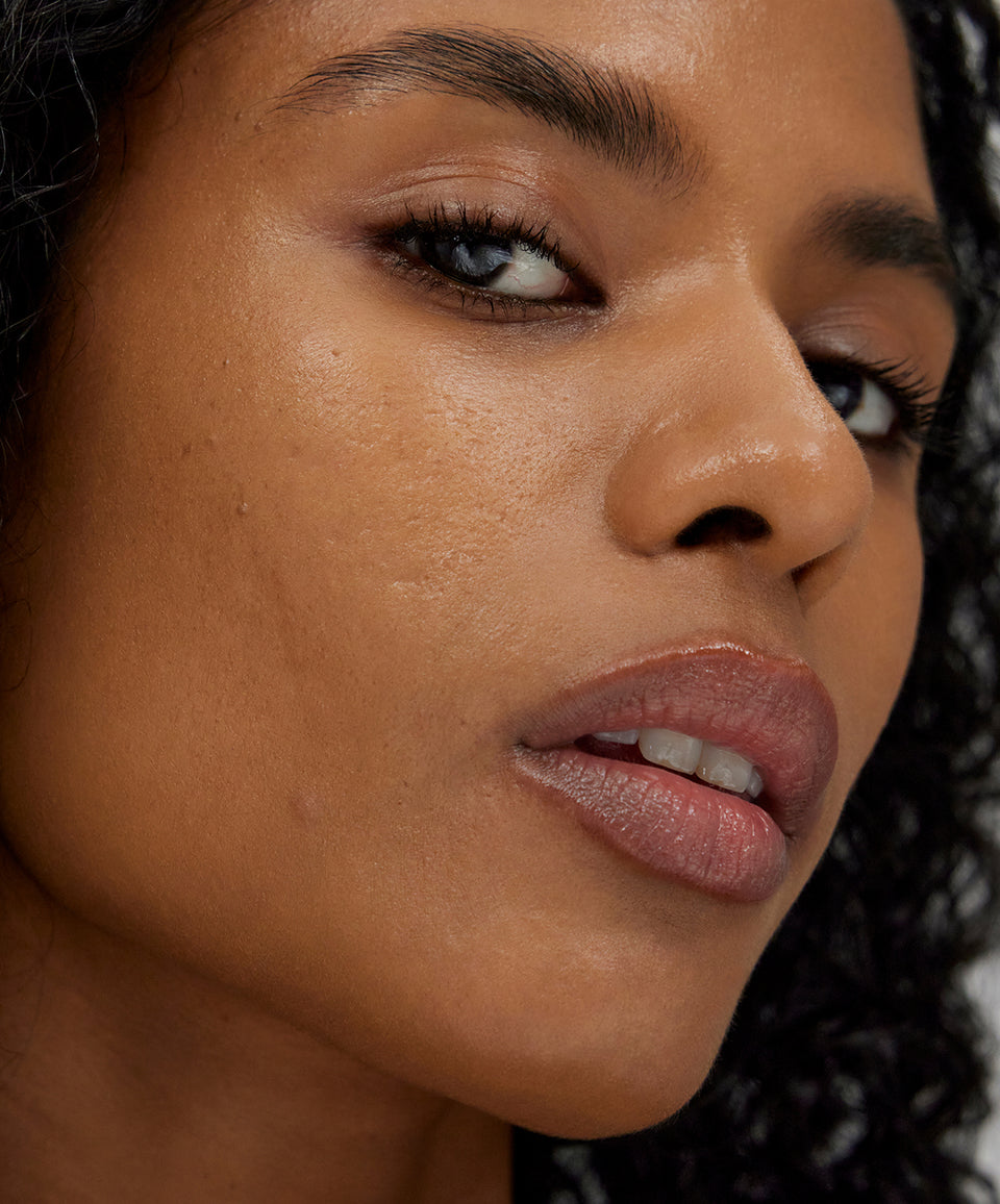 | desc: | text: light Athena wears shade 190 W