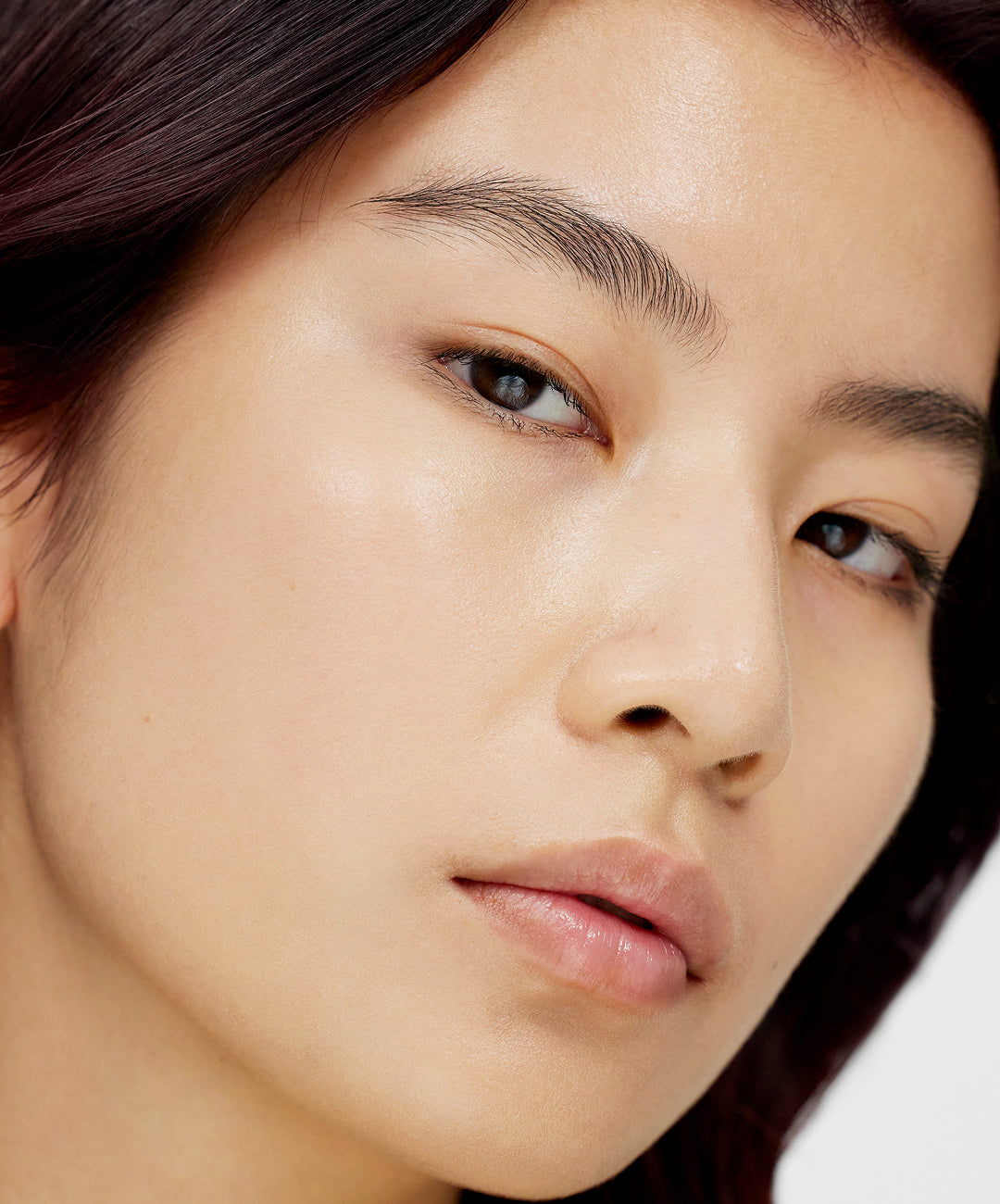 | desc:  Yiyi wears shade 140 N