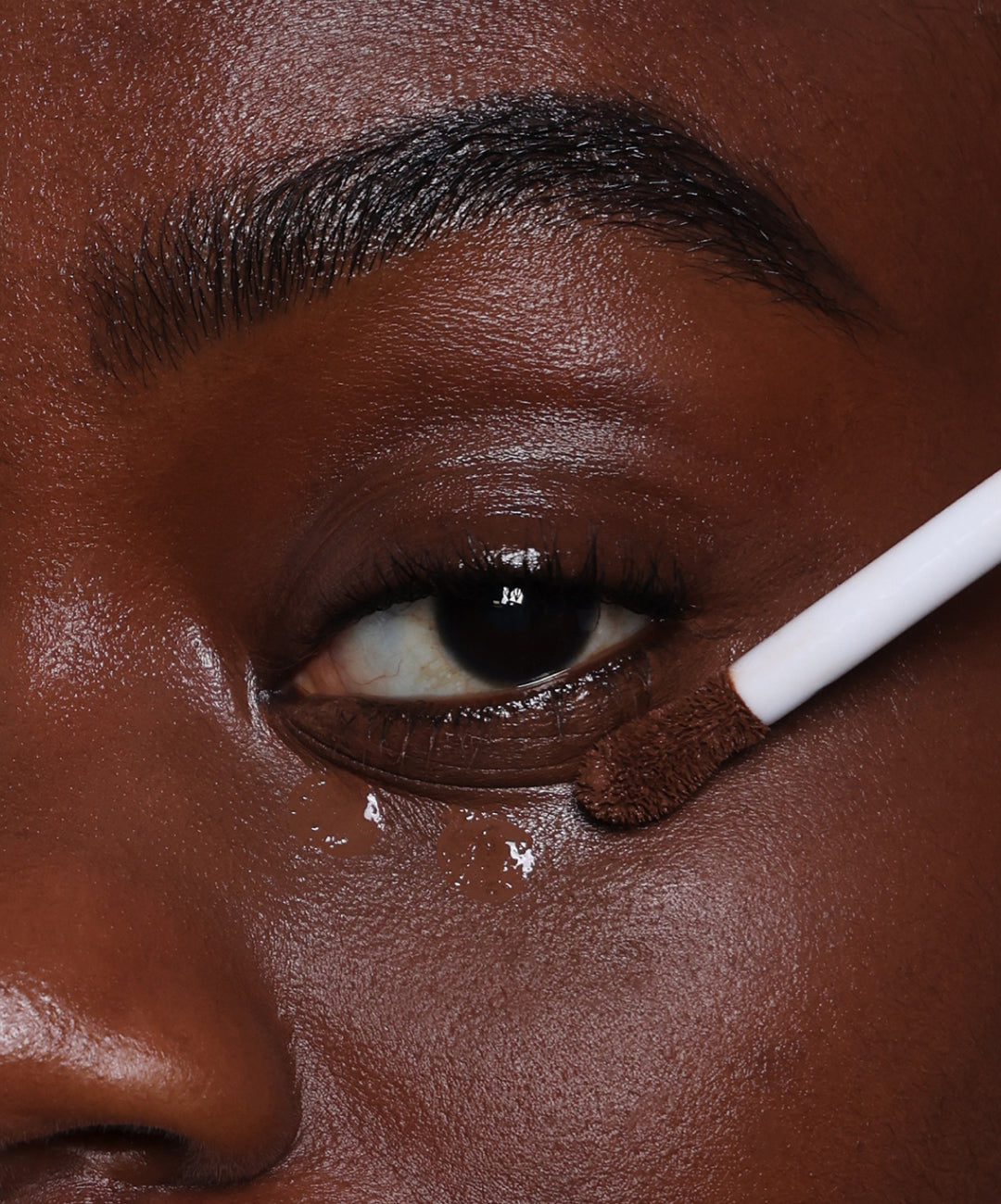 | desc: | text: light Cindy wears shade 21N