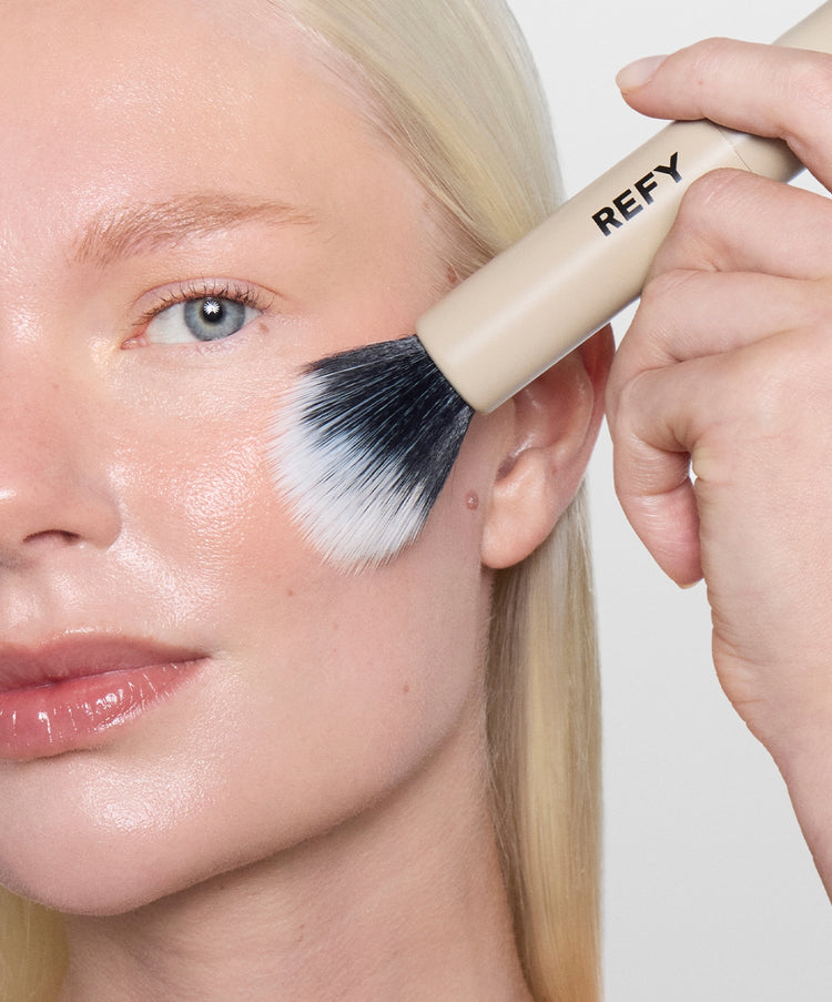 Stippling Brush designed for easy,<br> streak-free application
